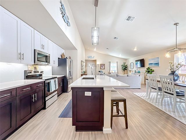 1320 SANFORD AVENUE, Sanford, FL 32771