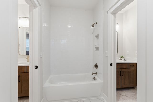 1065 Pine Creek Dr, Arrington, TN 37014