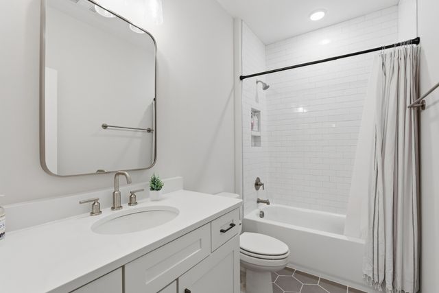 1065 Pine Creek Dr, Arrington, TN 37014