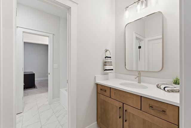 1065 Pine Creek Dr, Arrington, TN 37014