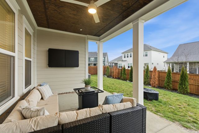 1065 Pine Creek Dr, Arrington, TN 37014