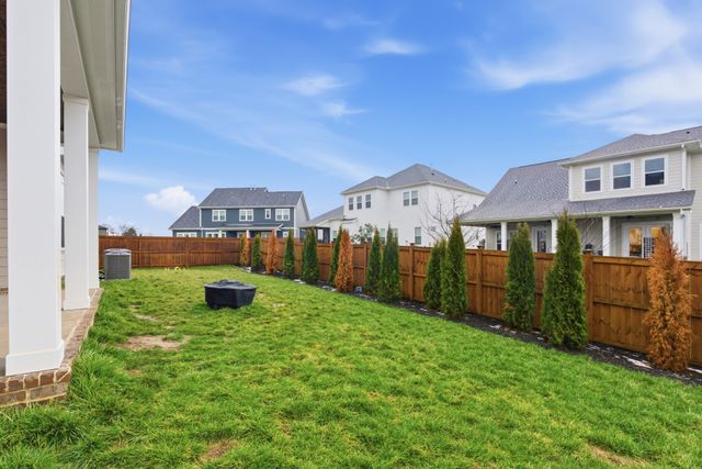 1065 Pine Creek Dr, Arrington, TN 37014