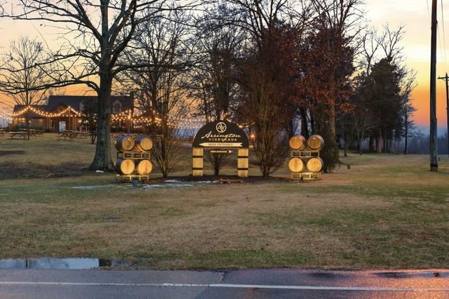 1065 Pine Creek Dr, Arrington, TN 37014