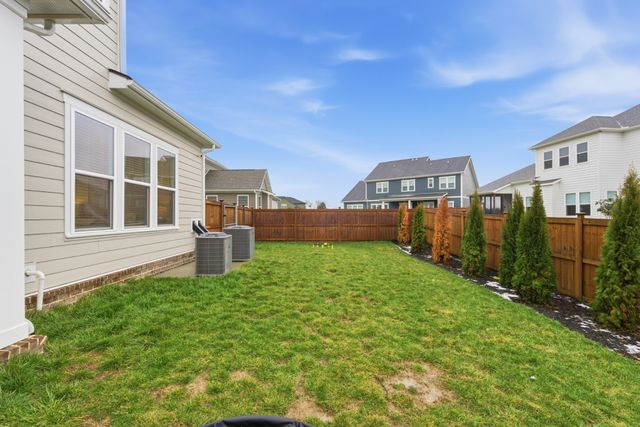 1065 Pine Creek Dr, Arrington, TN 37014