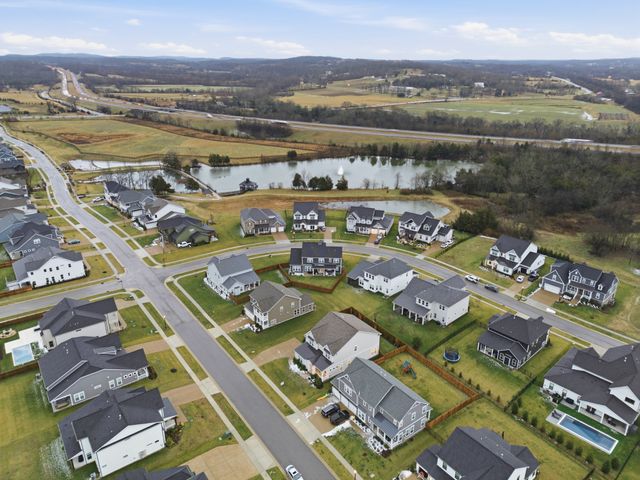 1065 Pine Creek Dr, Arrington, TN 37014