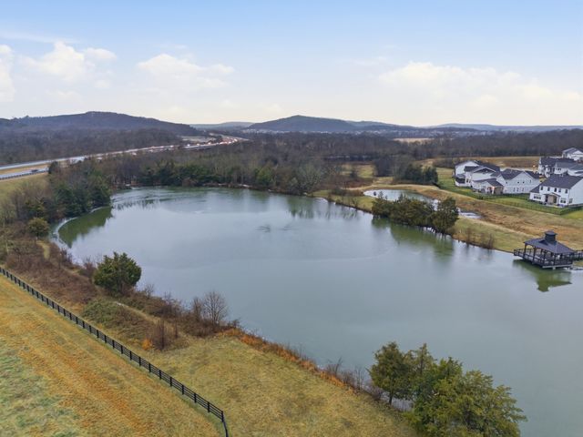 1065 Pine Creek Dr, Arrington, TN 37014