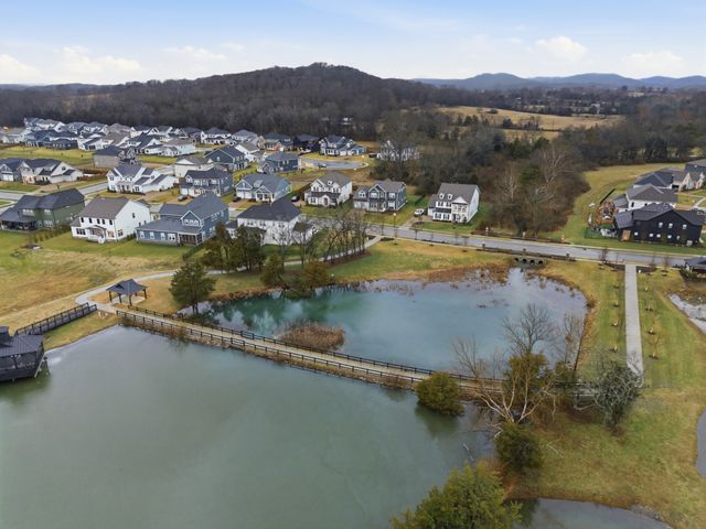1065 Pine Creek Dr, Arrington, TN 37014