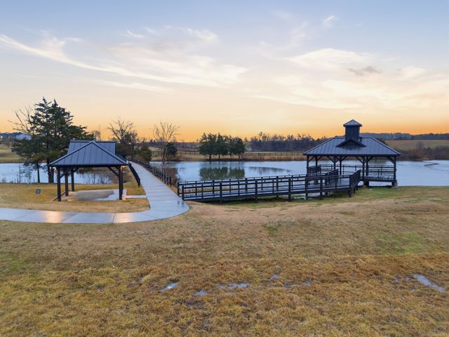 1065 Pine Creek Dr, Arrington, TN 37014