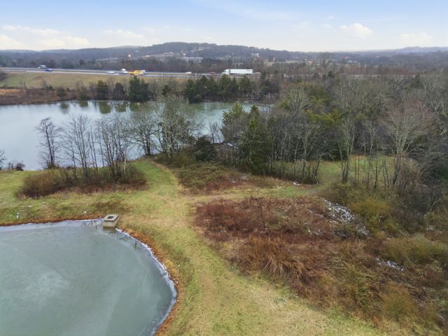 1065 Pine Creek Dr, Arrington, TN 37014
