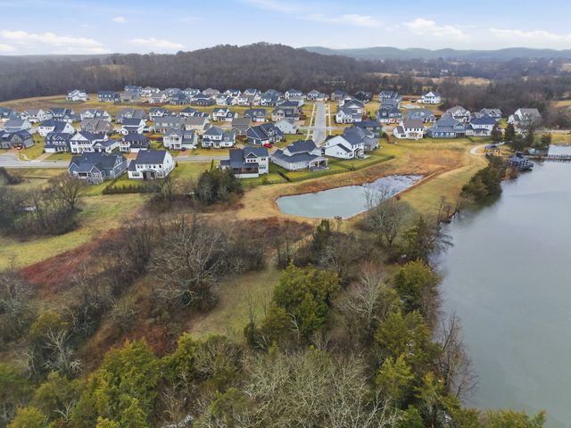 1065 Pine Creek Dr, Arrington, TN 37014