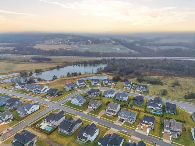 1065 Pine Creek Dr, Arrington, TN 37014