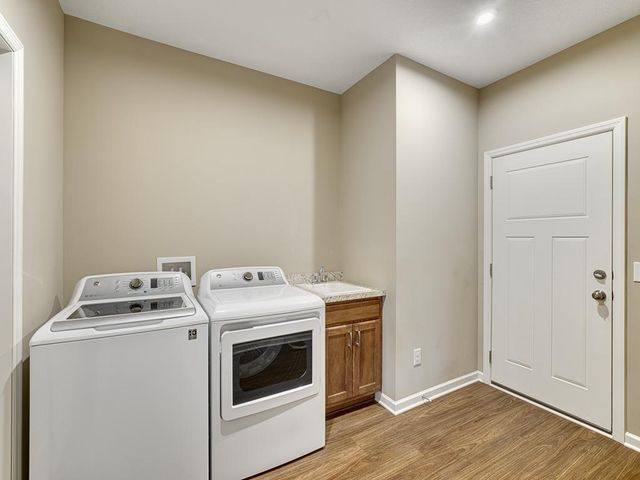 1085 Roselyn Drive, Victoria, MN 55386