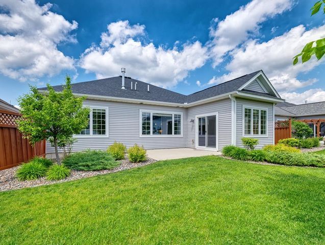 1085 Roselyn Drive, Victoria, MN 55386