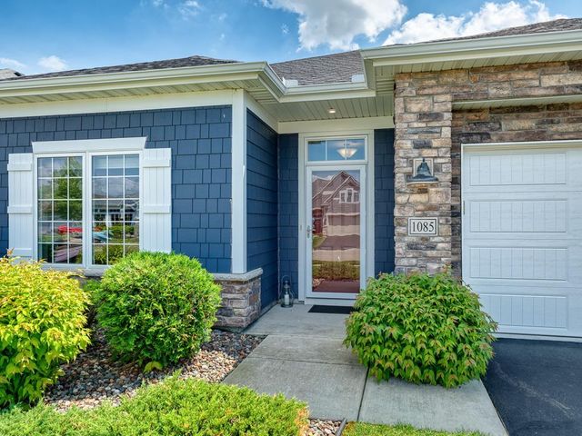 1085 Roselyn Drive, Victoria, MN 55386