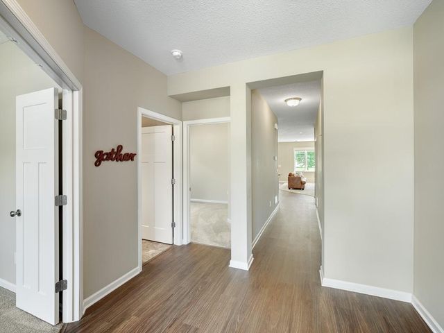 1085 Roselyn Drive, Victoria, MN 55386