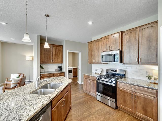 1085 Roselyn Drive, Victoria, MN 55386