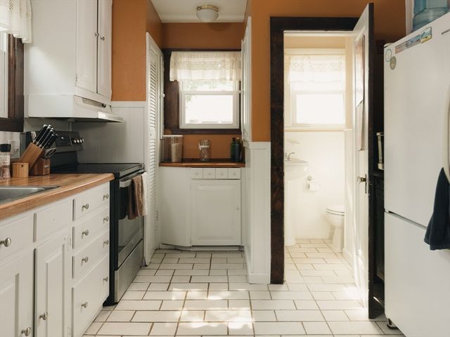 8 Liberty Street, Holyoke, MA 01040