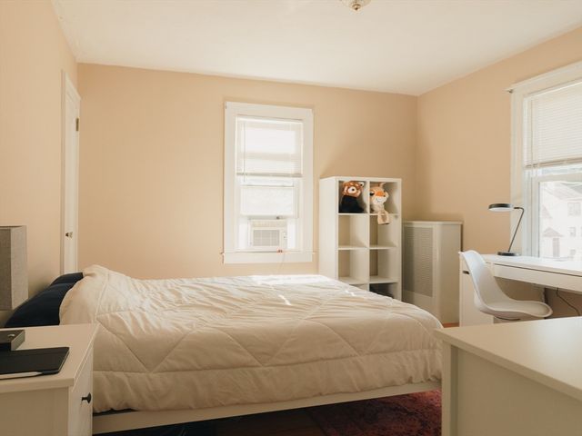 8 Liberty Street, Holyoke, MA 01040