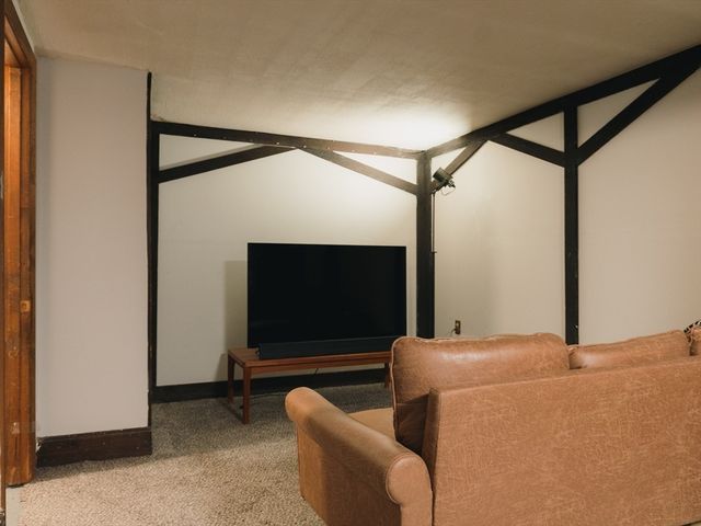 8 Liberty Street, Holyoke, MA 01040