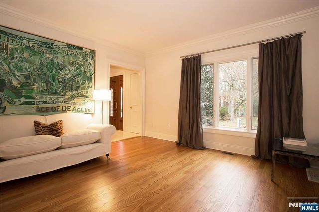 146 Palisade Avenue, Cresskill, NJ 07626