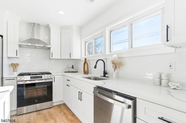 2 Gold St, Green Brook Twp., NJ 08812