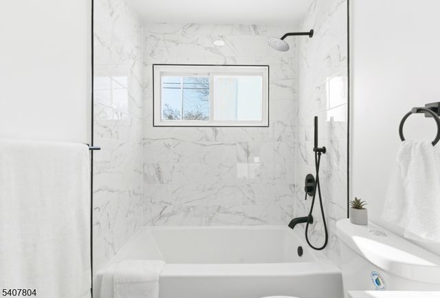 2 Gold St, Green Brook Twp., NJ 08812