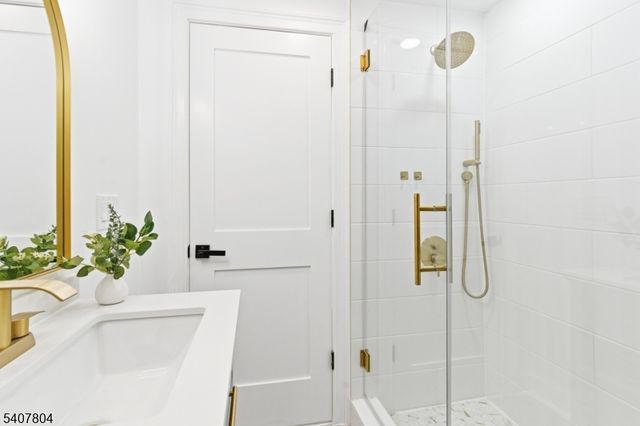 2 Gold St, Green Brook Twp., NJ 08812