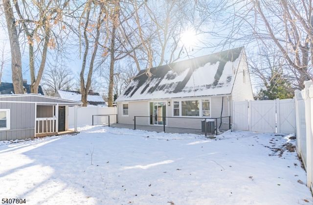 2 Gold St, Green Brook Twp., NJ 08812