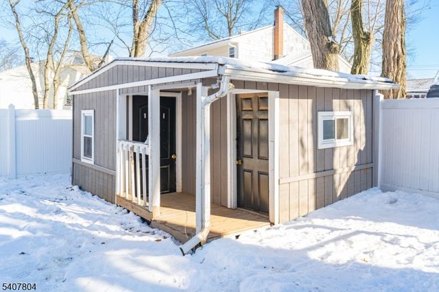 2 Gold St, Green Brook Twp., NJ 08812