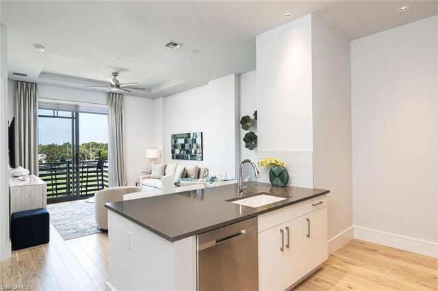 101 8th ST S # 308, Naples, FL 34102