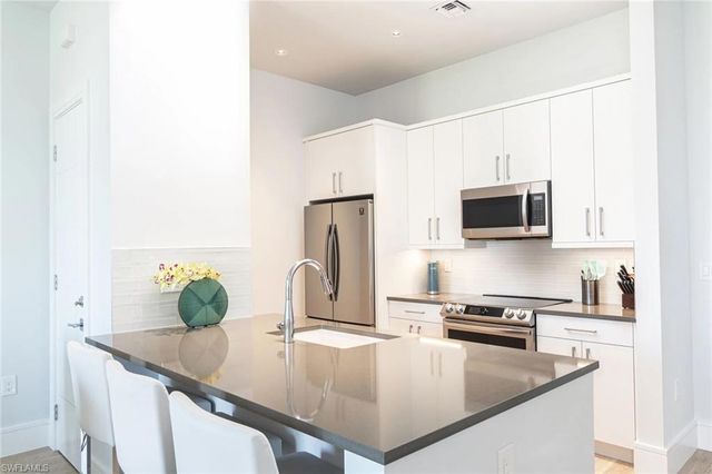 101 8th ST S # 308, Naples, FL 34102