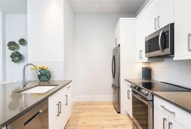 101 8th ST S # 308, Naples, FL 34102