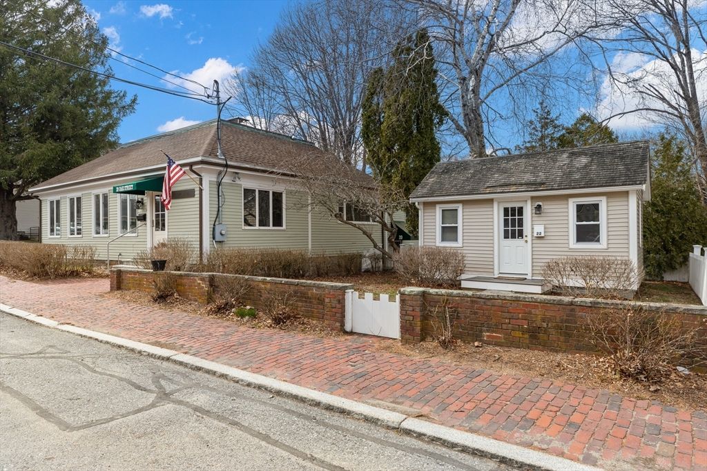 20-22 Oak St 1-2, Beverly, MA 01915