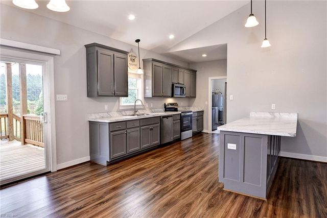 8904 Rock Cedar RD, New Kent, VA 23124