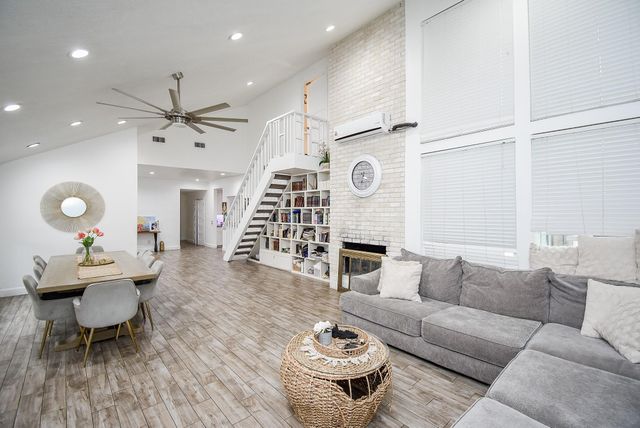 7631 Hopewell Lane, Houston, TX 77071