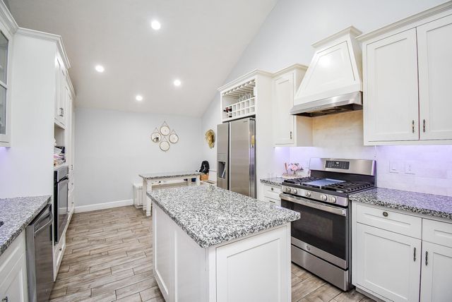 7631 Hopewell Lane, Houston, TX 77071