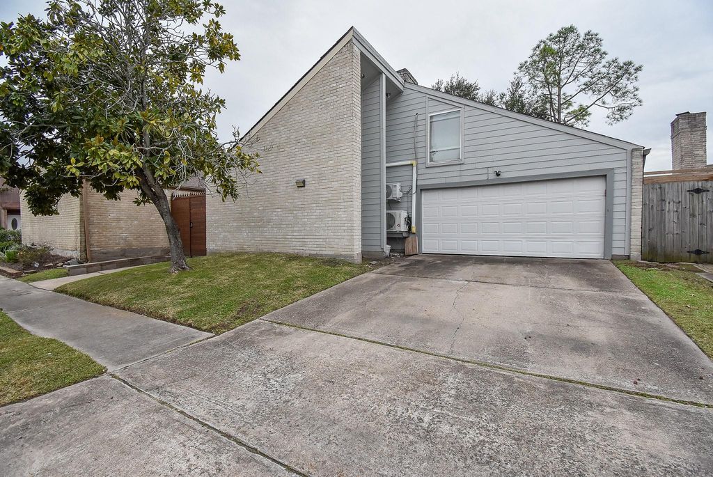 7631 Hopewell Lane, Houston, TX 77071