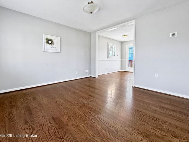 6103 Herron Ct, Louisville, KY 40229