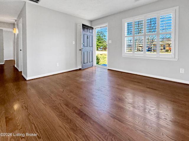 6103 Herron Ct, Louisville, KY 40229