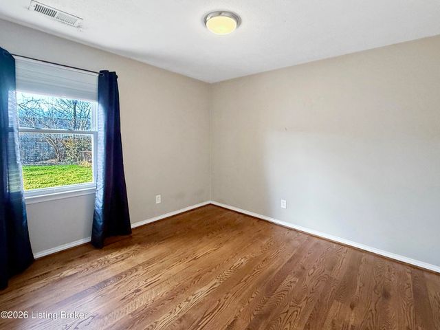 6103 Herron Ct, Louisville, KY 40229