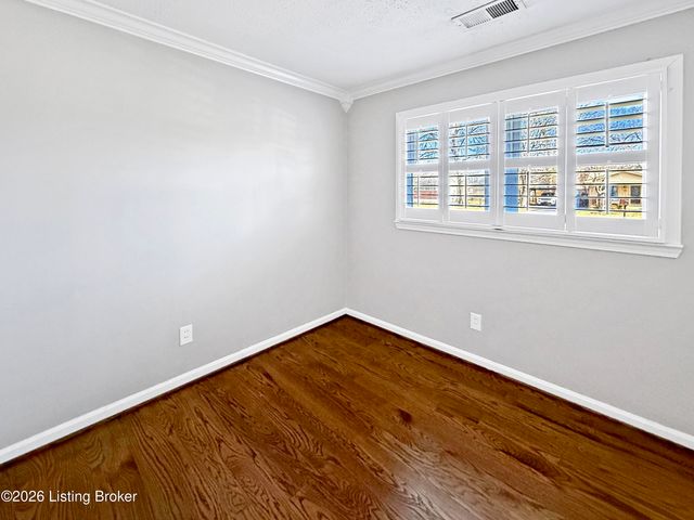 6103 Herron Ct, Louisville, KY 40229