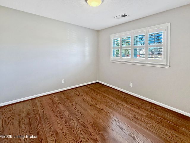 6103 Herron Ct, Louisville, KY 40229