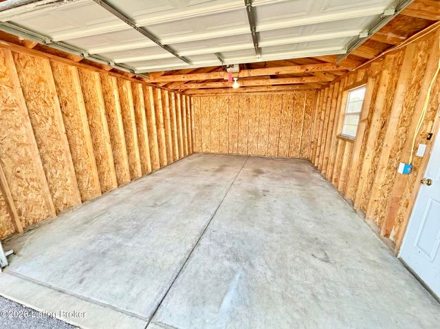 6103 Herron Ct, Louisville, KY 40229