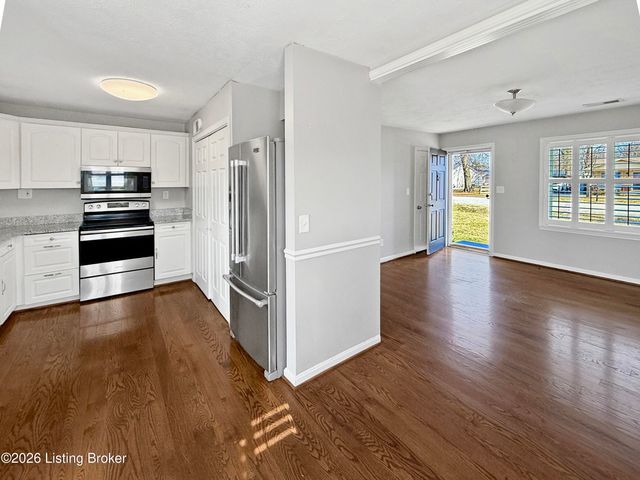 6103 Herron Ct, Louisville, KY 40229