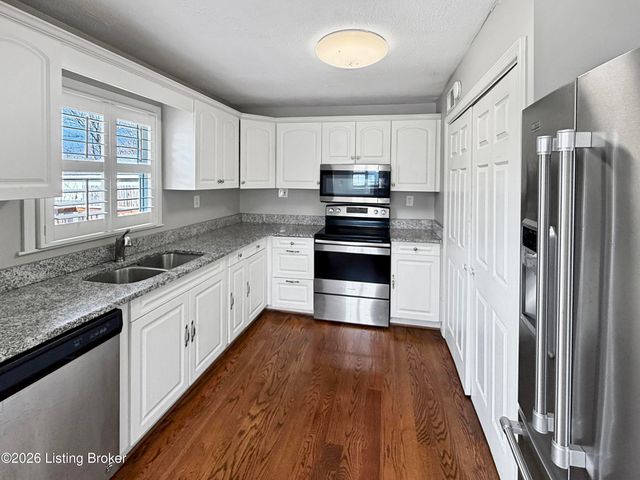 6103 Herron Ct, Louisville, KY 40229