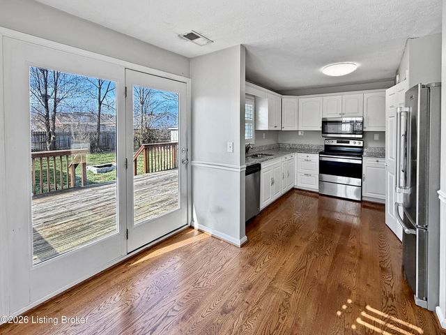 6103 Herron Ct, Louisville, KY 40229