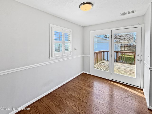 6103 Herron Ct, Louisville, KY 40229