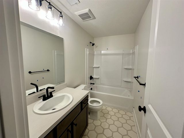2190 Emerald Shore Circle, Grand Rapids, MI 49525