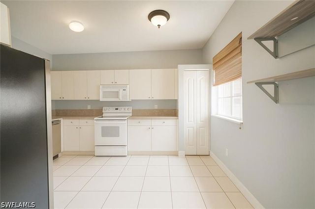 700 Luisa LN 2, Naples, FL 34104