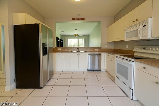 700 Luisa LN 2, Naples, FL 34104